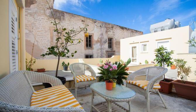 Angelo Apartments & Rooms Trapani Bagian luar foto